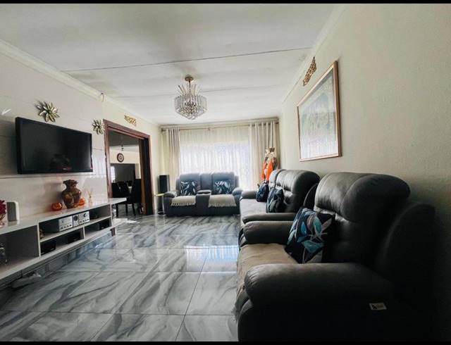 4 BEDROOM HOUSE FOR SALE IN CROYDON